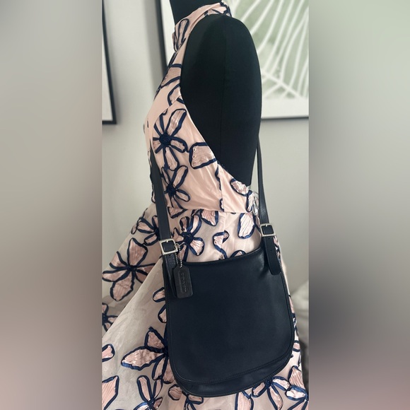 Vintage Coach Navy Hippie Flap In Navy Very Good Condition. - Picture 2 of 5